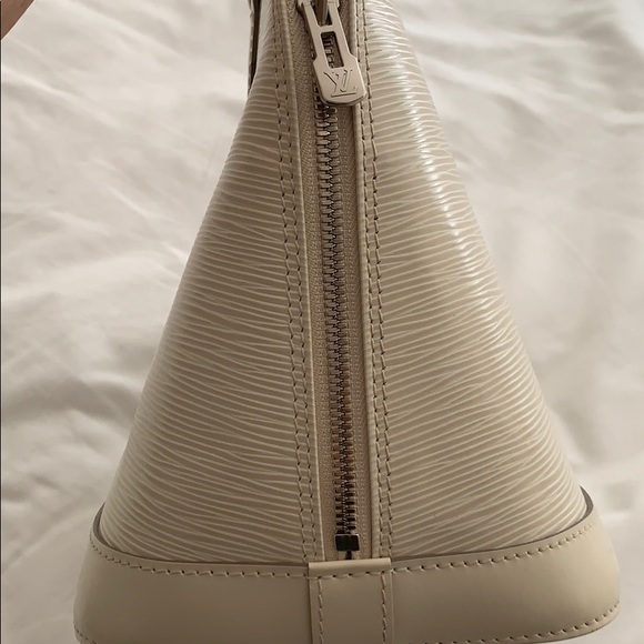 LV Alma bag.  Cream leather - Picture 6 of 8